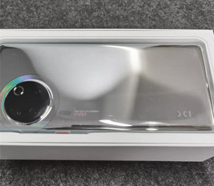 Опубликовано живое фото смартфона Huawei P50