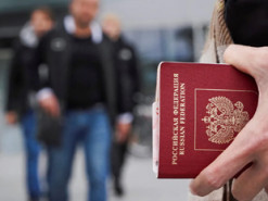 У російських аеропортах не випускають за кордон військовозобов'язаних чоловіків