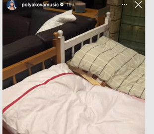 З ліжками та диваном: Оля Полякова показала своє укриття на випадок повітряної тривоги