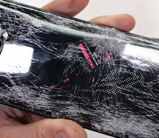 Один из самых мощных смартфонов оказался очень хрупким