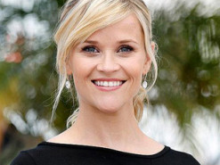 Риз Уизерспун снимется сразу в двух романтических комедиях Netflix