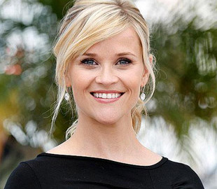 Риз Уизерспун снимется сразу в двух романтических комедиях Netflix