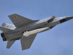 Здатна вражати рухомі й нерухомі цілі: що відомо про ракету "Кинджал", якою РФ б'є по Україні