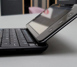 Инсайдеры отыскали уникальный прототип первого Android-смартфона от Sony