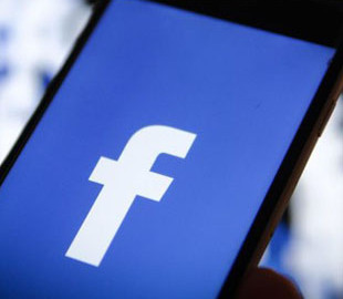 Facebook начнет помечать фейковые новости и подконтрольные государствам СМИ