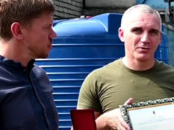 Меру Миколаєва вручили почесну відзнаку "За оборону Одеси"