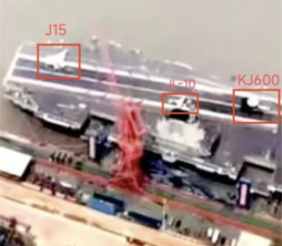 На палубі китайського авіаносця Fujian помітили нові макети літаків