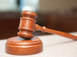 Суд покарав чоловіка з Охтирки, який одразу після авіабомбардувань РФ прославляв на вулицях окупантів