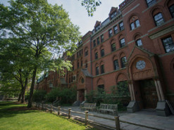 Йельский университет сделал бесплатным свой самый популярный онлайн-курс