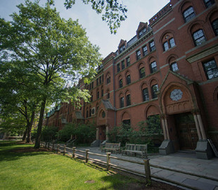 Йельский университет сделал бесплатным свой самый популярный онлайн-курс