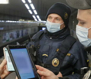 За минувшую неделю полиция сообщила о подозрении 15 медработникам из-за подделки COVID-сертификатов