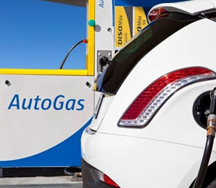 Стало відомо, чому дешевшає автомобільний газ