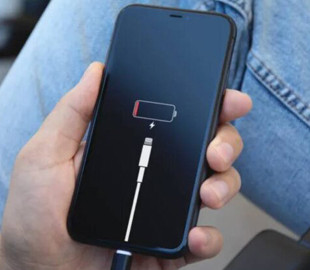 Чому не варто користуватися телефоном під час зарядки