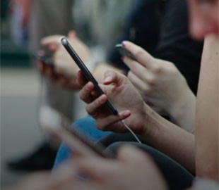 В Италии зависимых от смартфонов подростков будут принудительно лечить