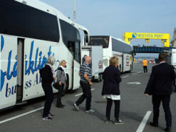 С сертификатом о вакцинации от коронавируса или выздоровлении. Совет Евросоюза обновил правила для путешествий