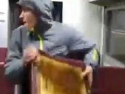 Вандалы разгромили вагон пригородного поезда и показали видео в соцсети