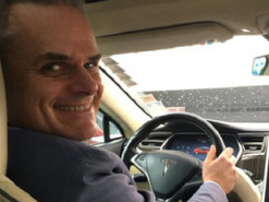 Как выглядит электрокар Tesla с пробегом полтора миллиона километров