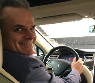 Как выглядит электрокар Tesla с пробегом полтора миллиона километров