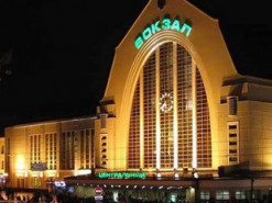 Заряжайся на вокзалах и в поездах: Укрзализныця установит розетки с USB-портами