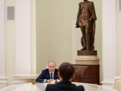СМИ рассекретили содержание разговора Макрона и Путина за считанные дни до вторжения в Украину