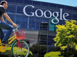 Google вдвое урезал расходы на рекламу и полностью прекратил нанимать сотрудников