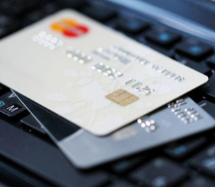 Жінка повірила псевдопрацівнику банку та перерахувала йому 130 тисяч гривень