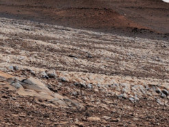 Марсоход спасается от "аллигатора": Curiosity изменил свой маршрут на Красной планете