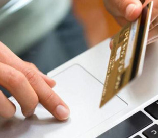 Псевдопродавець через фейкову «доставку» викрав у жінки 156 тисяч гривень