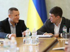 Кабмин планирует "оцифровать" водительские права и студенческие билеты: подробности