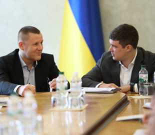 Кабмин планирует "оцифровать" водительские права и студенческие билеты: подробности