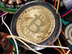 Узбекистан легализовал майнинг криптовалют на солнечной энергии