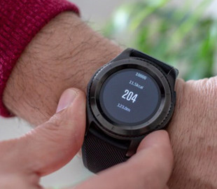 Батарея размером с волос может питать умные часы два года