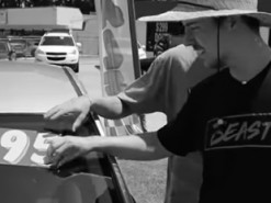 Блогер безвозмездно раздал дюжину авто незнакомым людям