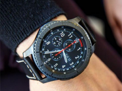 Умные часы Samsung Gear с Wear OS замечены на руках сотрудников Samsung