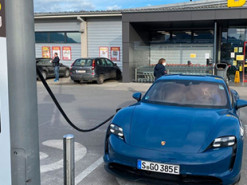 Немецкий бизнесмен рассказал о муках 550-километровой поездки на электромобиле