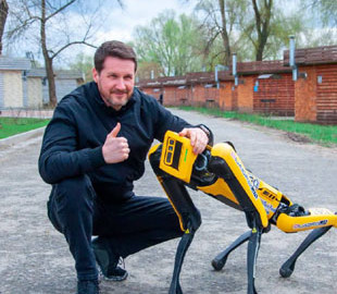 Киянам пояснили, навіщо містом бігають собаки-роботи