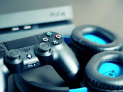 Sony раздает бесплатно три игры владельцам PlayStation 4