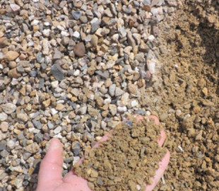 Жінка з Рожнятівщини пояснила появу 1400 кубів шутру на своїй ділянці паводками та покупкою на OLX