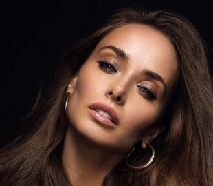 Ксенія Мішина з бантиками та сигаретою в руках показала фото з останнього дзвоника: "Шок-контент"