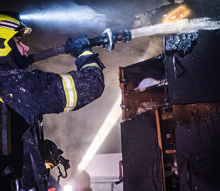 Столичні рятувальники ліквідували пожежу в Дніпровському районі