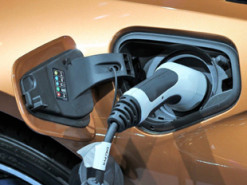 В Амстердаме массово крадут кабели Tesla