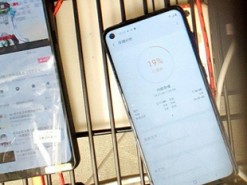 В Сети появились живые фото смартфона Samsung Galaxy A60