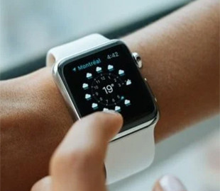Apple Watch врятував жінку при серцевому нападі