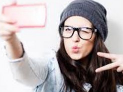 Навязчивая любовь к съемке автопортретов тоже может оказаться психическим отклонением