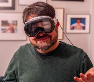 Власники Apple Vision Pro стали скаржитися на головні болі, проблеми з шиєю і синці під очима