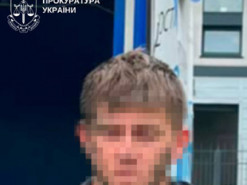 На Київщині вчителя права підозрюють у розбещенні 14-річної дівчини та зберіганні дитячої порнографії