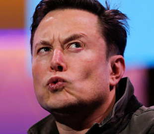 Илон Маск обругал Facebook двумя словами