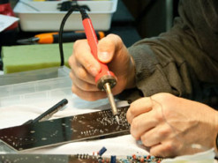 "Зробили крок на 20 років назад": Росія не може замістити імпорт електроніки