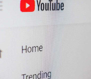 Роскомнагляд звинуватив YouTube в інформаційній війні проти Росії