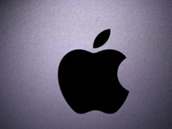 Apple масово блокує акаунти росіян через санкції